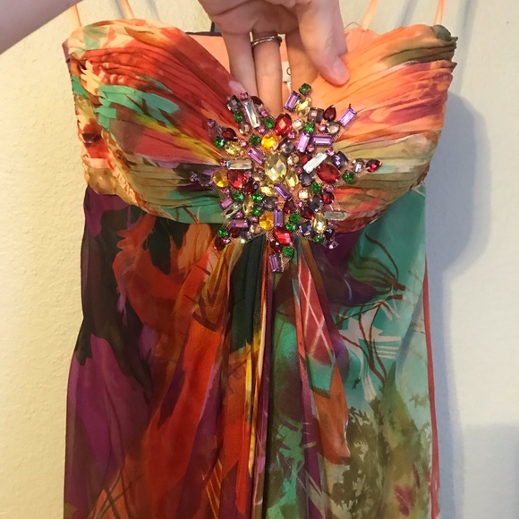 Formal dress - Picture 1 of 8